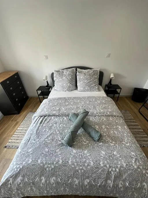 Joli Loft Apartment Ploermel France
